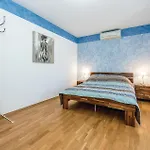 12 * Vodice